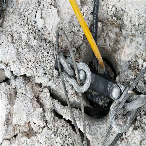 【巖石二次分解破硬石頭劈裂機山東青島廠家直銷】-